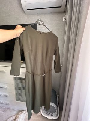 Платье цвета хаки