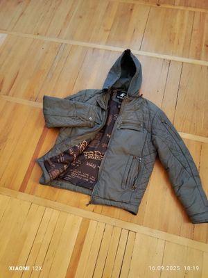 Продам мужскую куртку б/у размер 48-50 Состояние хорошее.