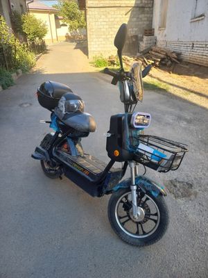 Skuter srochna sotiladi
