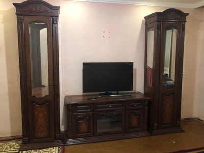 Zal uchun mebel sotiladi srochna