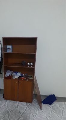 Книжный шкаф сотилади