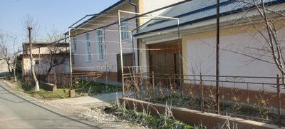 Юкори Чирчик тумани Янгибозорда уй сотилади