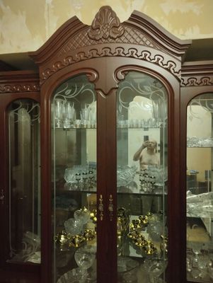 Продается горка в хорошем состоянии имеются два отделения для одежды