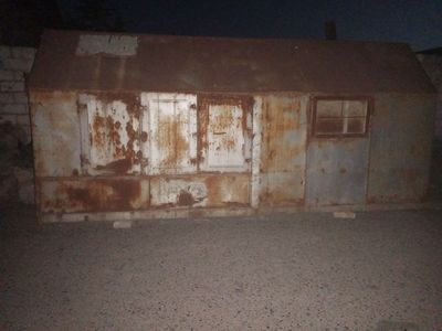 продаётся железная будка 2×4