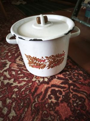 Продам кастрюлю эмалированную на 6 литров