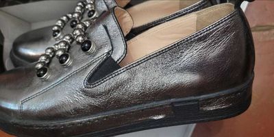 продаются женские туфли