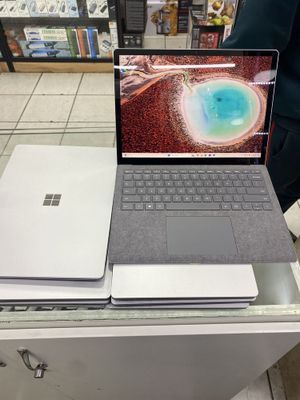 Surface Laptop 3 Core i7-1065G7, 16 ozu 256 ssd, 13.5 сенсор экран!