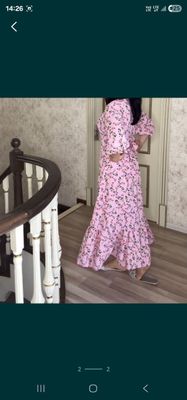 Платье очень приятная и красивая