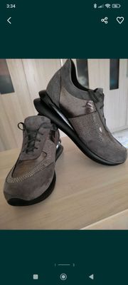 женские кроссовки