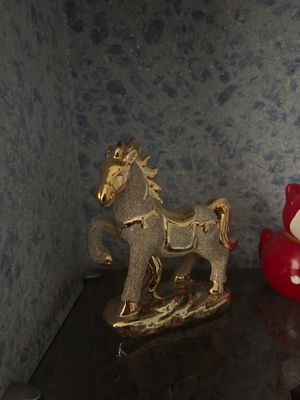 коллекция сувенирных лошадей