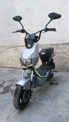 skuter shu yil olingan yangi xollatta