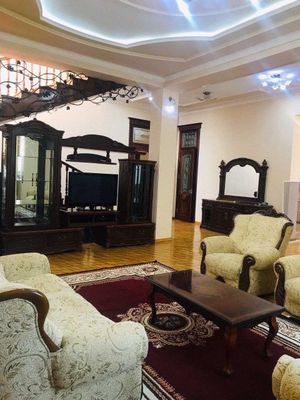 Дом под офис ул.Ракатбоши пос.Болгарии 2-этажа 8-комн 320 м²