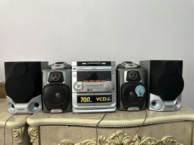 Музыкальный центр Philips.
