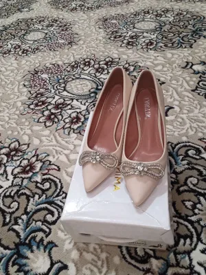 Tufli 1 martda kiylgan yangi