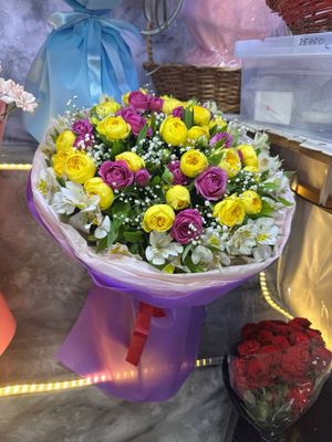 Pionavidniy roza buket gullar