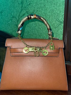 Hermes sumka hajmi katta