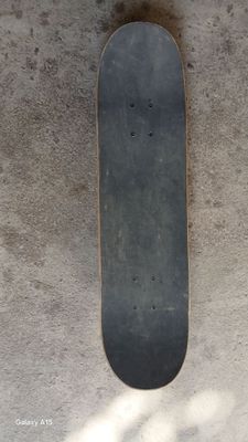 Skateboard sotiladi