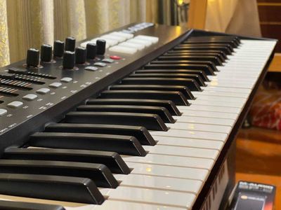 MIDI-клавиатура M-Audio Oxygen 61 + педаль M-Audio SP-2