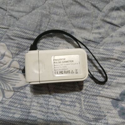 FINGERTIP OXIMETER bu yurak urishini oʻlshaydi .