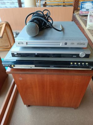 Продается DVD в количестве 3 штуки.