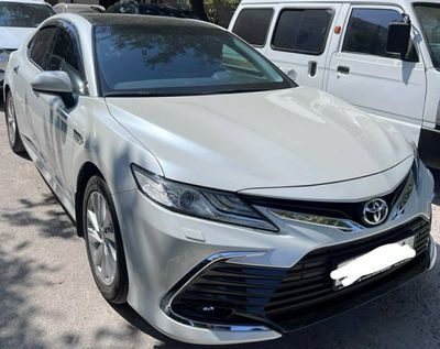 Tayota Camry 2023 2.5mator Srochna sotiladi!!
