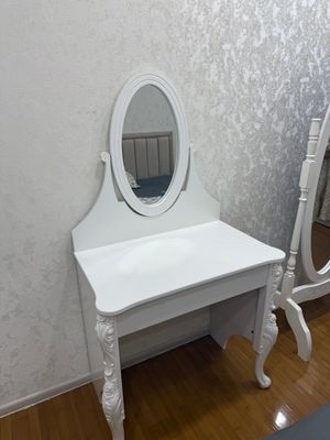Продается туалетный столик+зеркало срочно!!