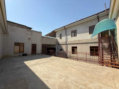 Tayyor 4.5 sotiqli 2 qavatli qilib qurilgan hovli sotiladi.