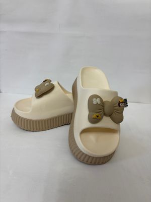 Резиновые тапочки