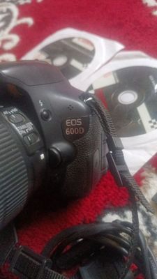 Canon EOS 600D sotiladi