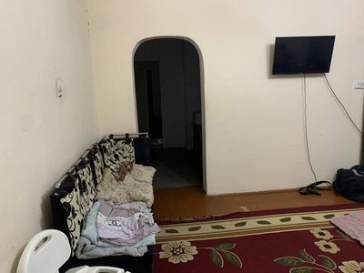 Tinchlik metro yaqinida 2 xonali uyga 1 ta bola qoʻyiladi
