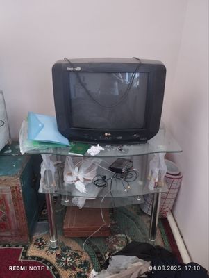 Телевизор и подставки