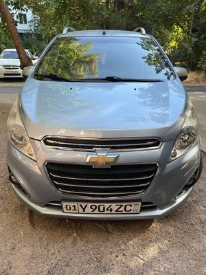 Продаю Chevrolet Spark 2015 года