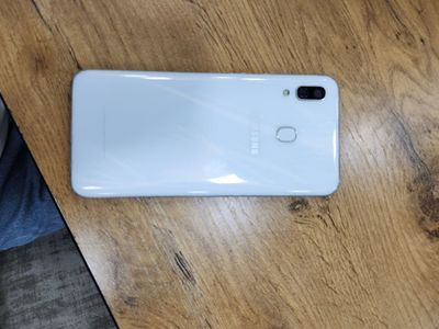 Samsung Galaxy A30