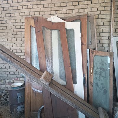 Ешик 4 та  Ром 3 та сотлад 100 долер
