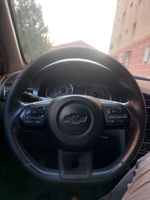 Porsh rul holati yaxshi ortasdagi shevrolet emblemasi tushib qolgan bo