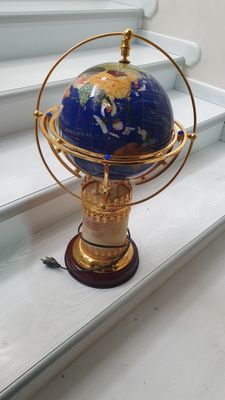 светильник сотилади