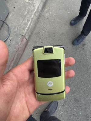 Motorola v3 ideal holatda bir qol ishlatilgan
