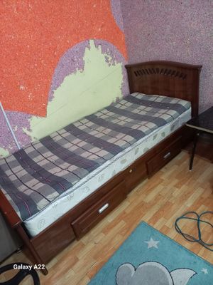 Кровать с матрасом одноместная