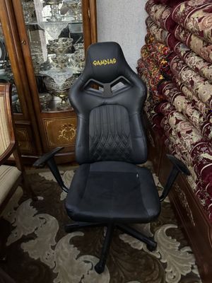 GAMDIAS Igravoy kresla kam ishtilgan bo’litlari yechib qo’yilgan