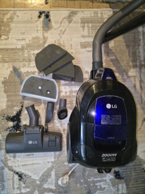 Пылесос LG сотилади. Ишлаши мощный, хамма насадкалари бор,