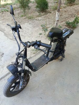 Monster sukuter sotiladi yaxshi