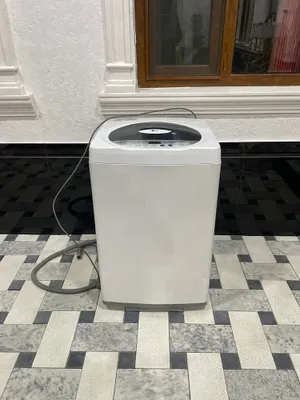 Кир ювиш мошинаси полуавтомат ЛЖ , ишлаб турибди. Стиральня машина