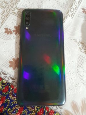 Samsung A70 sotiladi