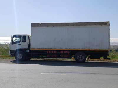 Isuzu avtomobill