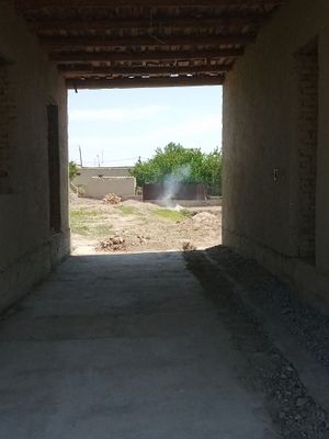 8 sotiqli hovli sotiladi