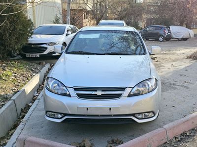 Gentra 3 AT stalnoy lyuk va abs bor