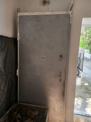 дверь железная 1300 000сум