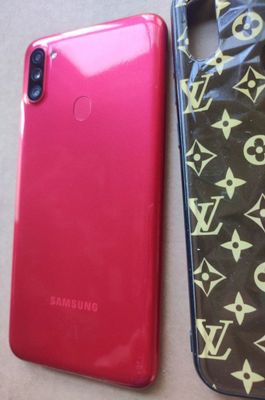Samsung yaxshi tel ishlashi yaxshi