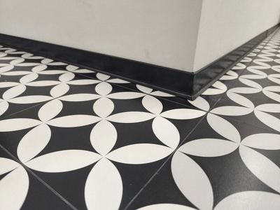 Алюмин Плинтус va Plintus MDF, dyuropolimer, Plastik, Polyuretan