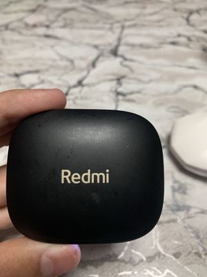Продаются наушники Redmi Buds 6 пользовались аккуратно и осторожно!